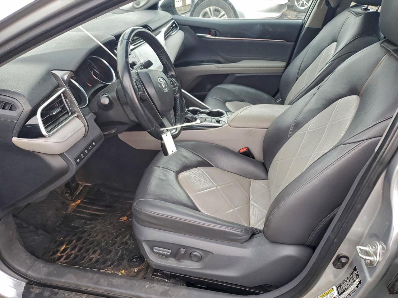 2018 TOYOTA CAMRY L photo 7