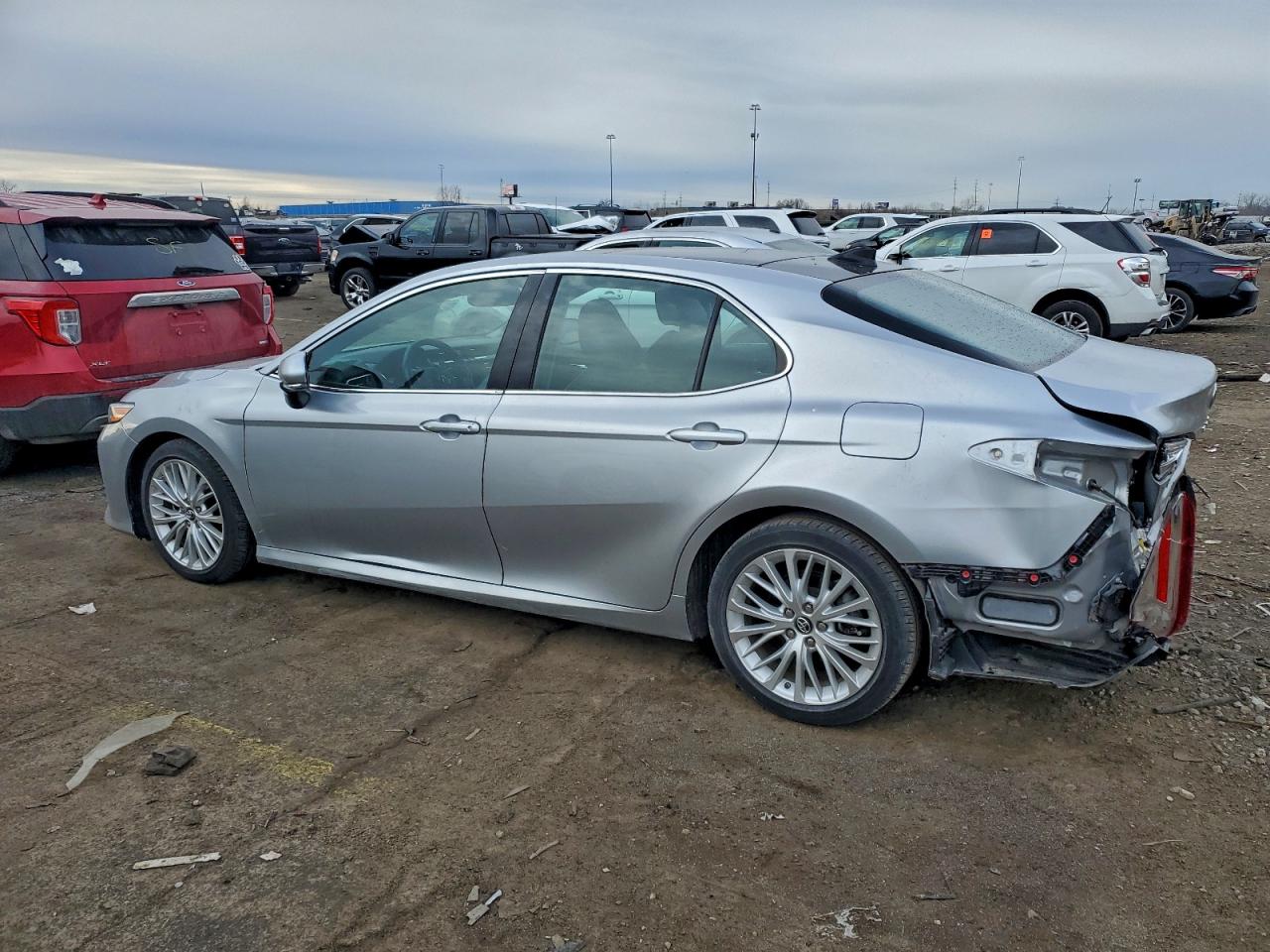 2018 TOYOTA CAMRY L photo 2