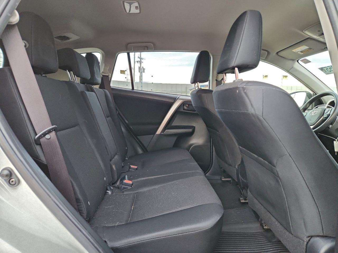 2018 TOYOTA RAV4 LE photo 11