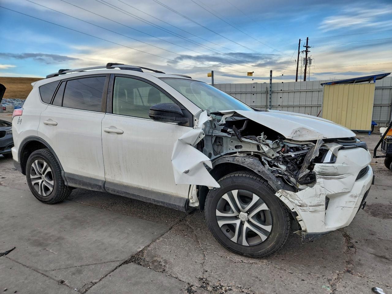 2018 TOYOTA RAV4 LE photo 4