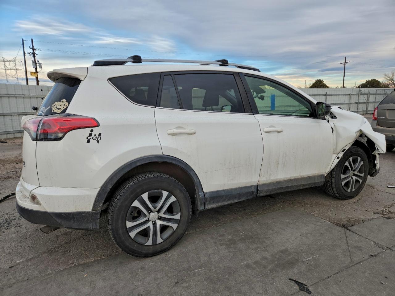 2018 TOYOTA RAV4 LE photo 3