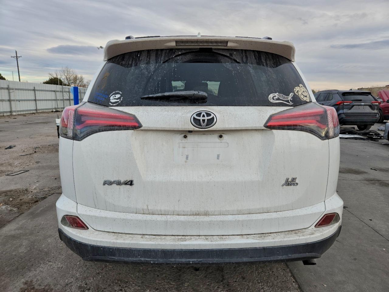 2018 TOYOTA RAV4 LE photo 6