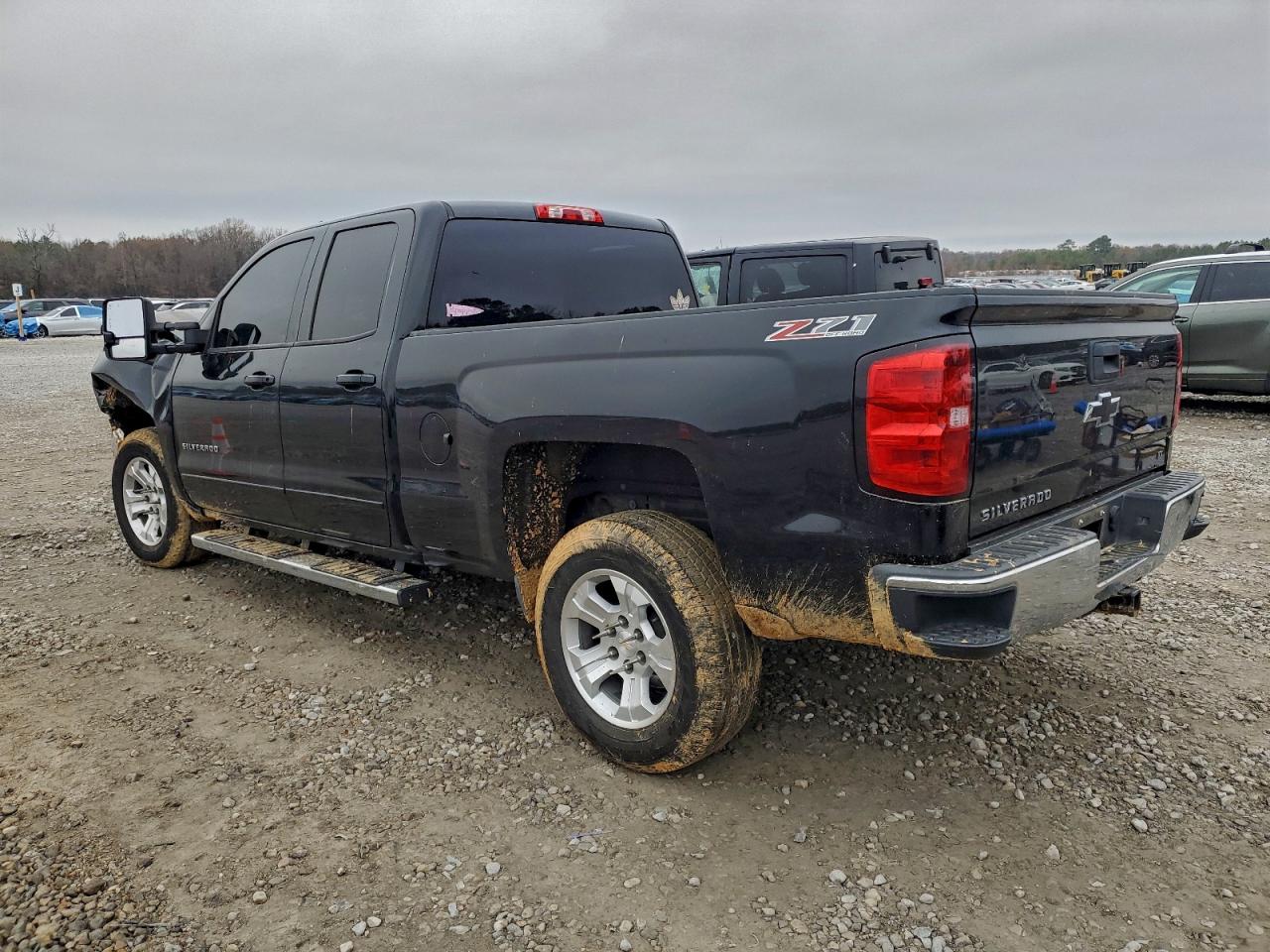 2015 CHEVROLET SILVERADO K1500 LT photo 2