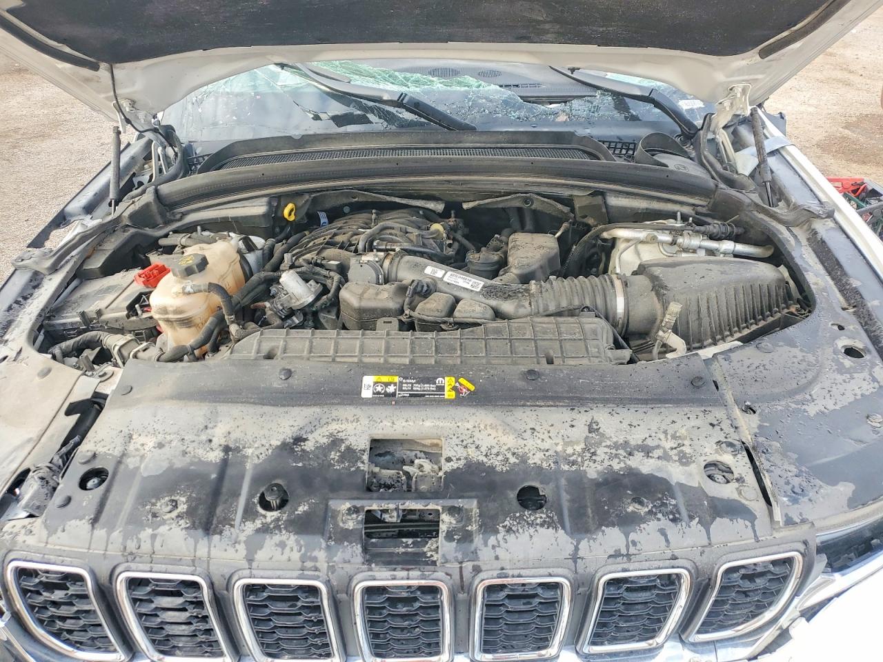 2023 JEEP GRAND CHEROKEE LAREDO photo 12