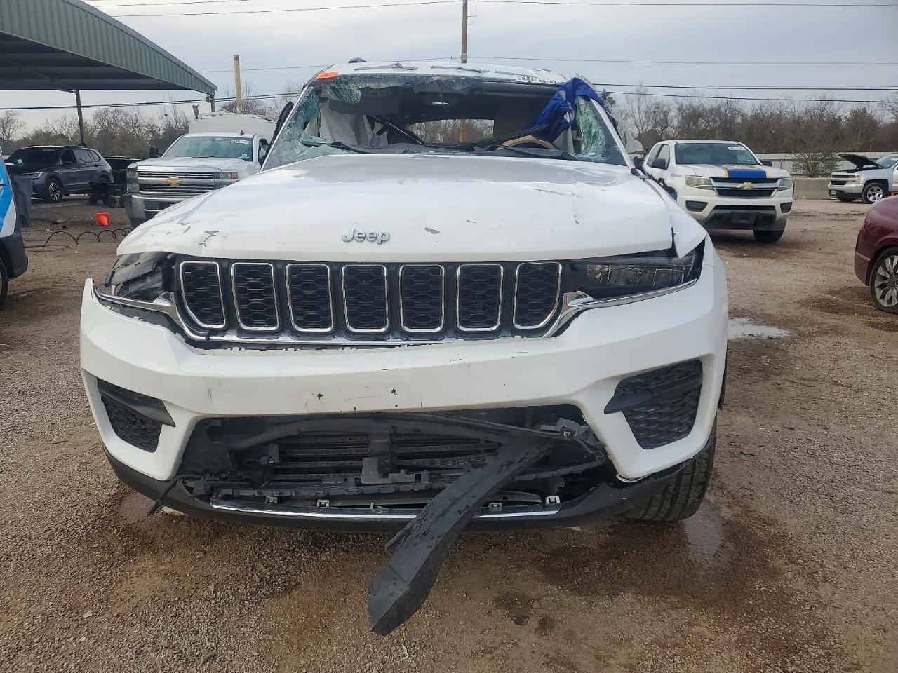 2023 JEEP GRAND CHEROKEE LAREDO photo 5