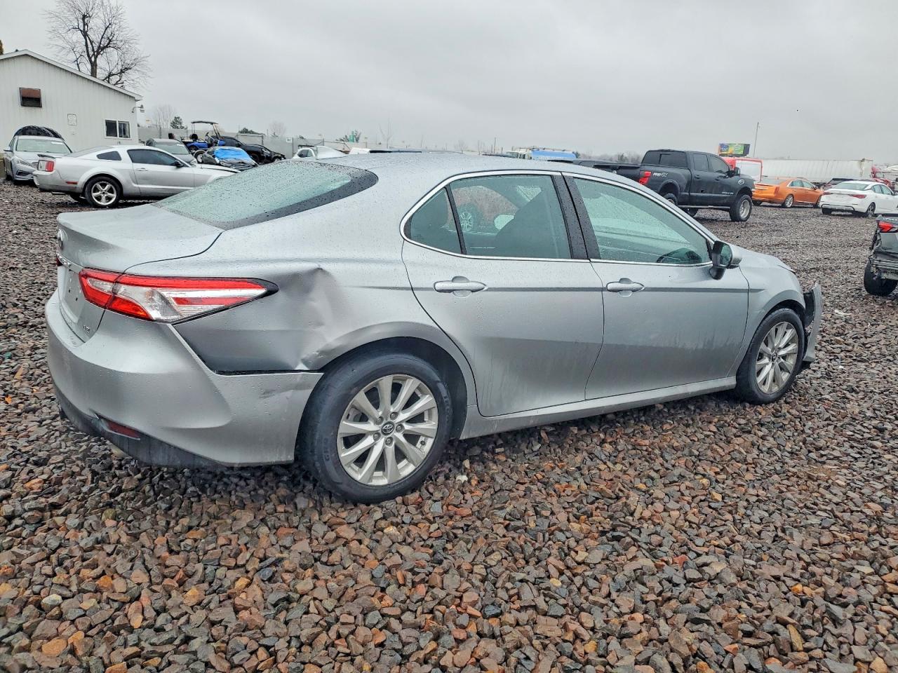 2020 TOYOTA CAMRY LE photo 3