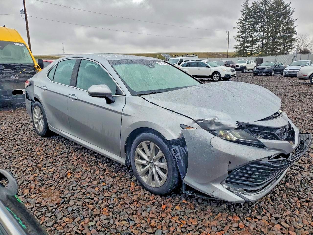 2020 TOYOTA CAMRY LE photo 4