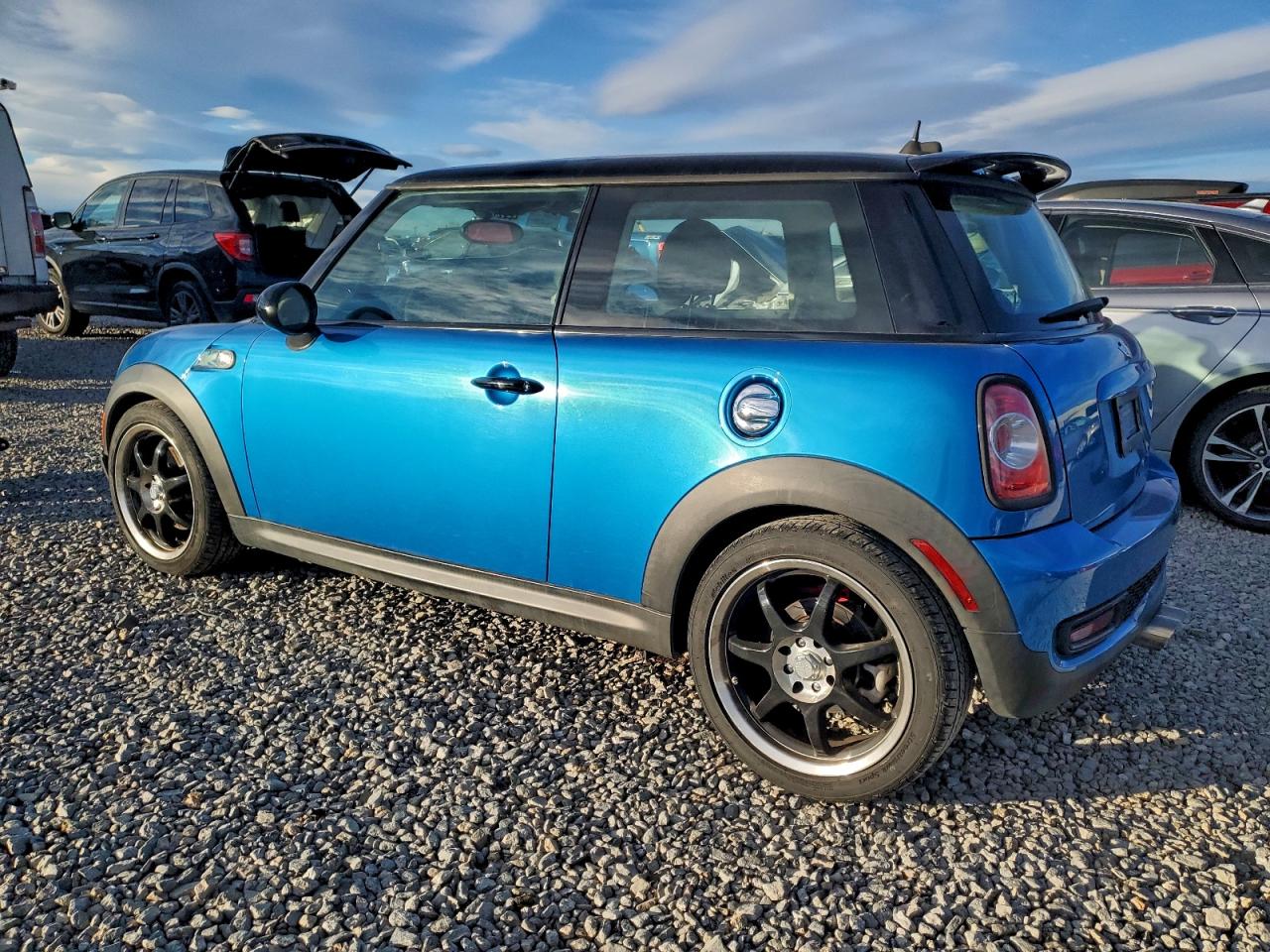 2012 MINI COOPER S photo 2