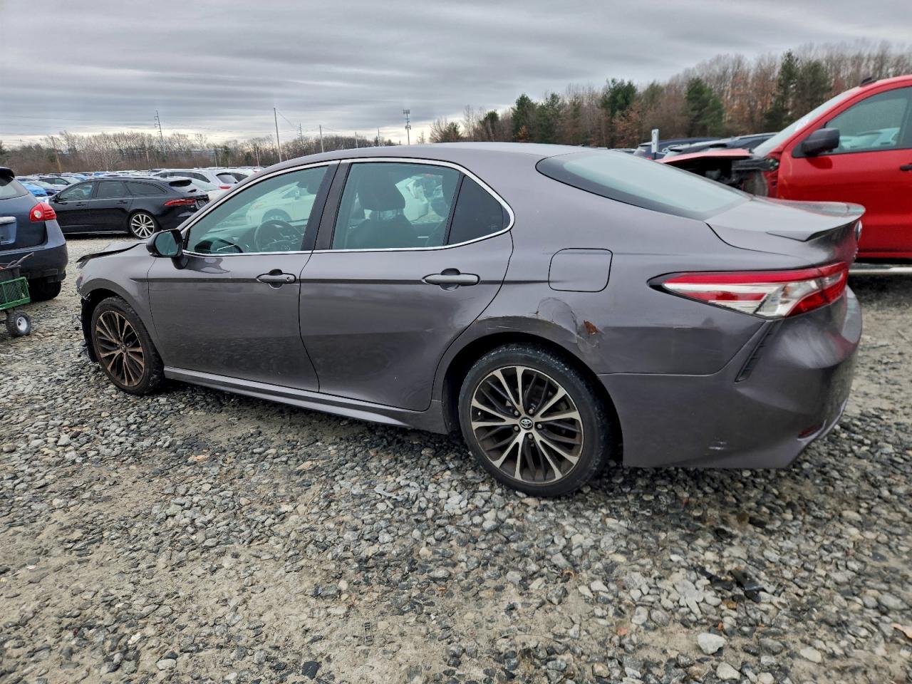 2018 TOYOTA CAMRY L photo 2