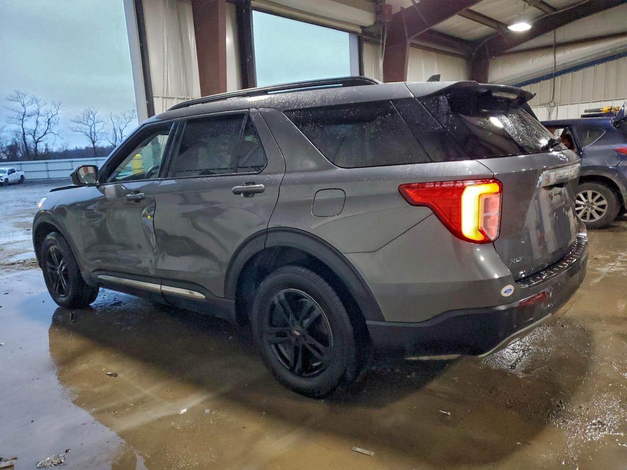 2021 FORD EXPLORER XLT photo 2