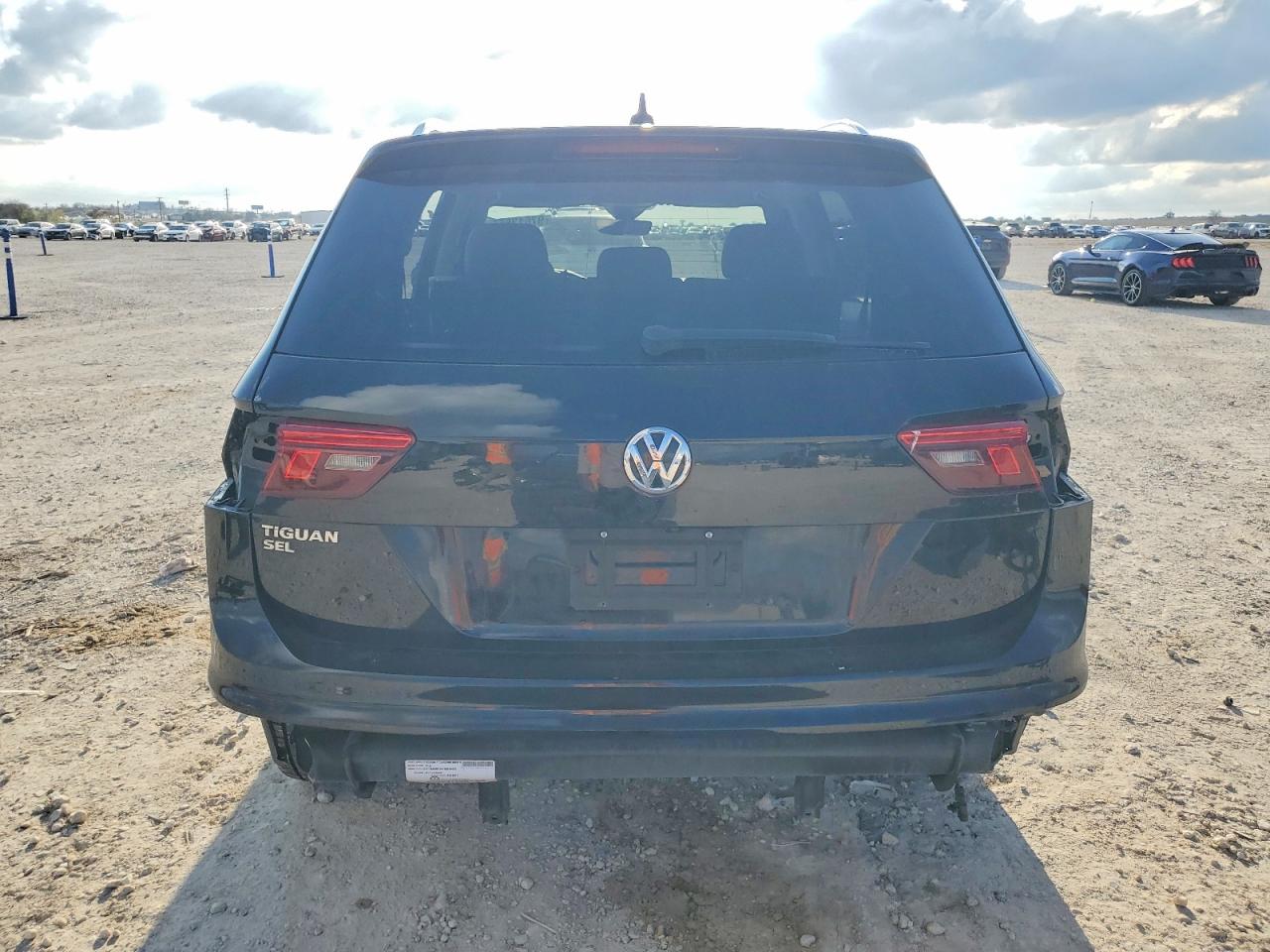 2020 VOLKSWAGEN TIGUAN SE photo 6