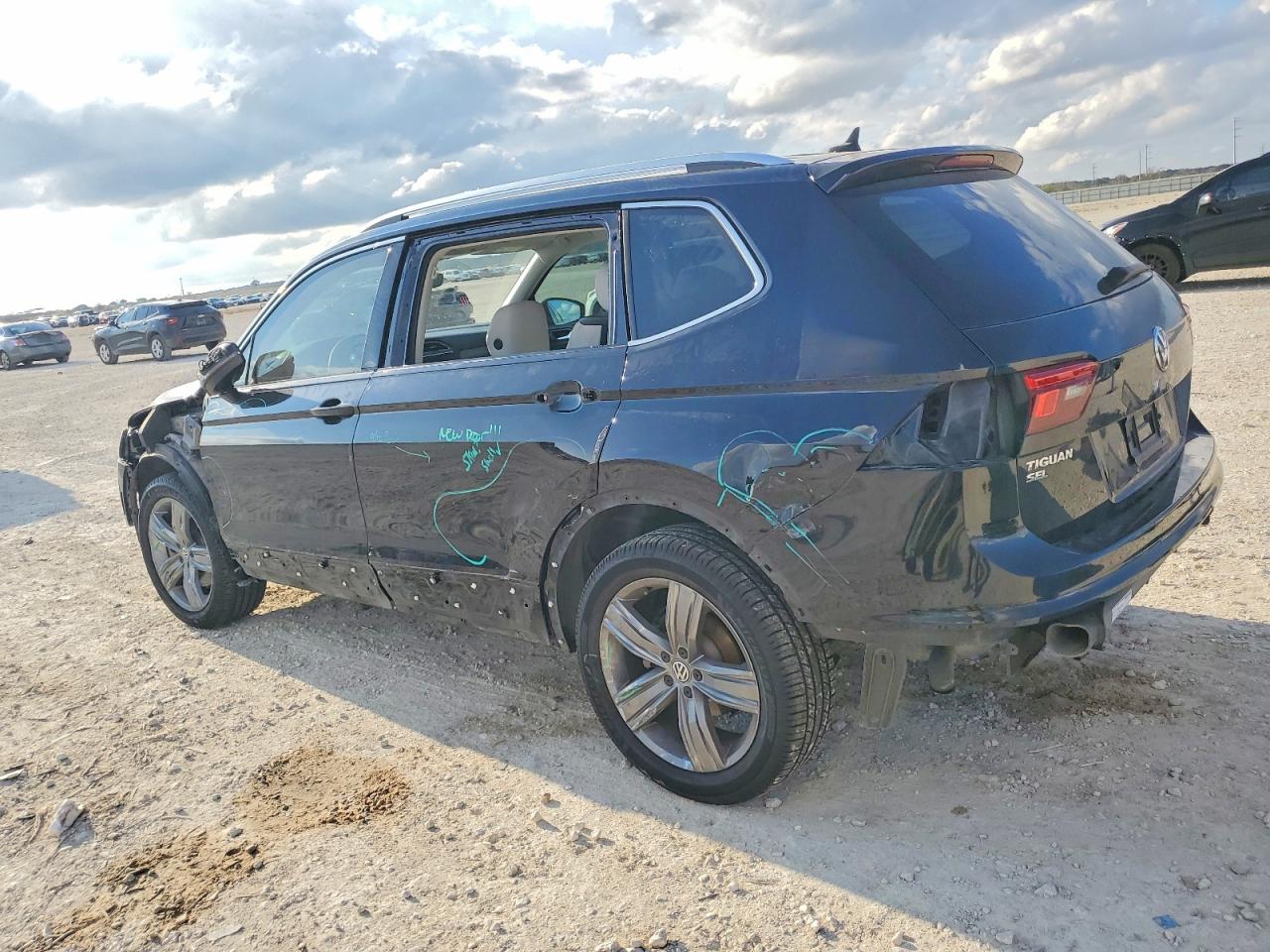 2020 VOLKSWAGEN TIGUAN SE photo 2