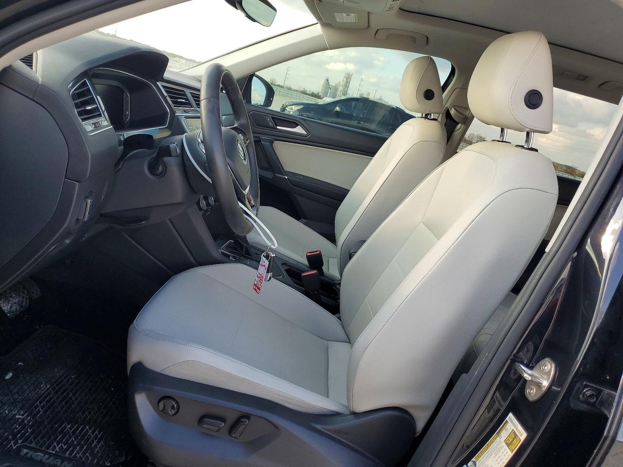 2020 VOLKSWAGEN TIGUAN SE photo 7