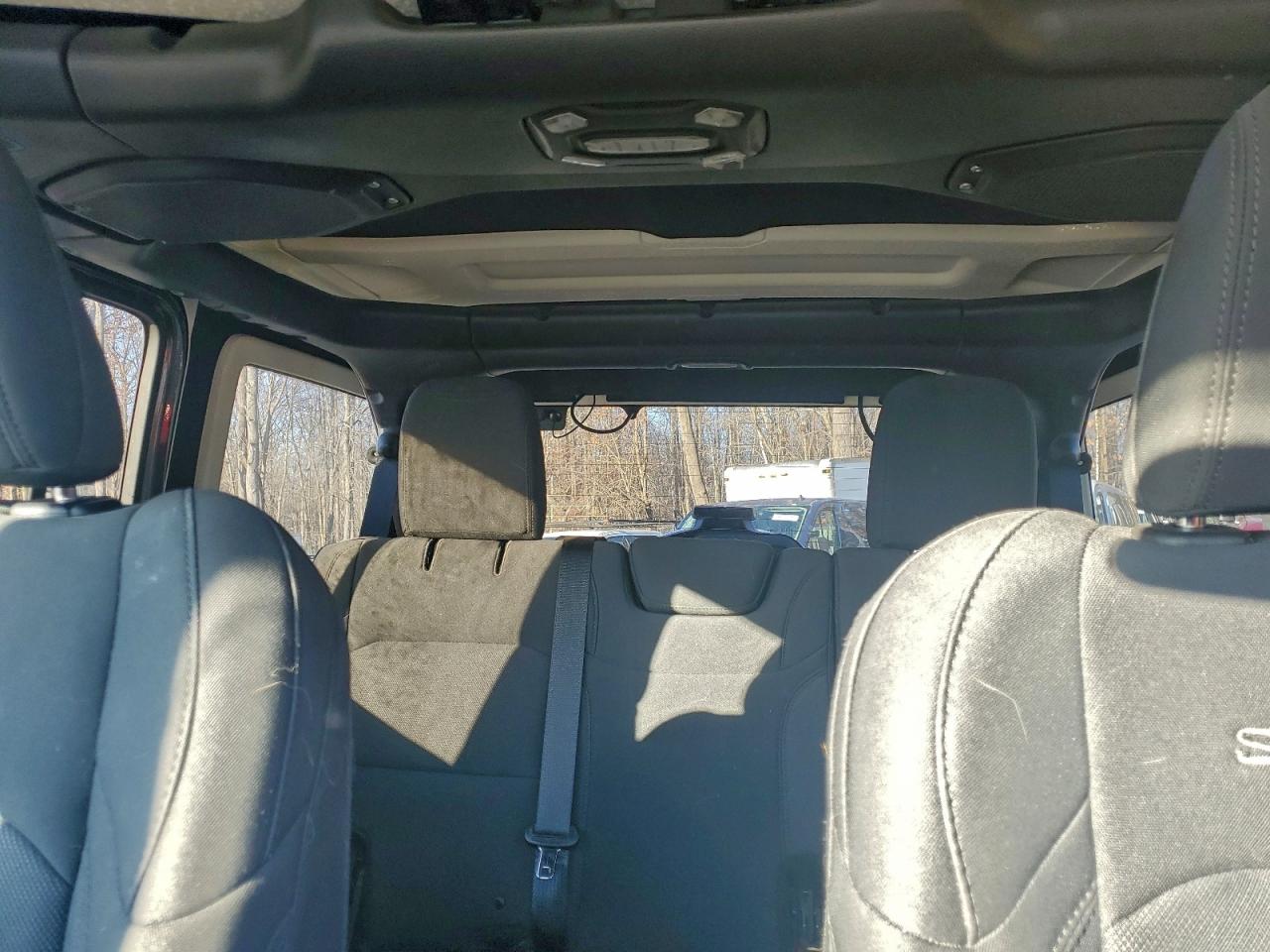 2018 JEEP WRANGLER UNLIMITED SAHARA photo 19