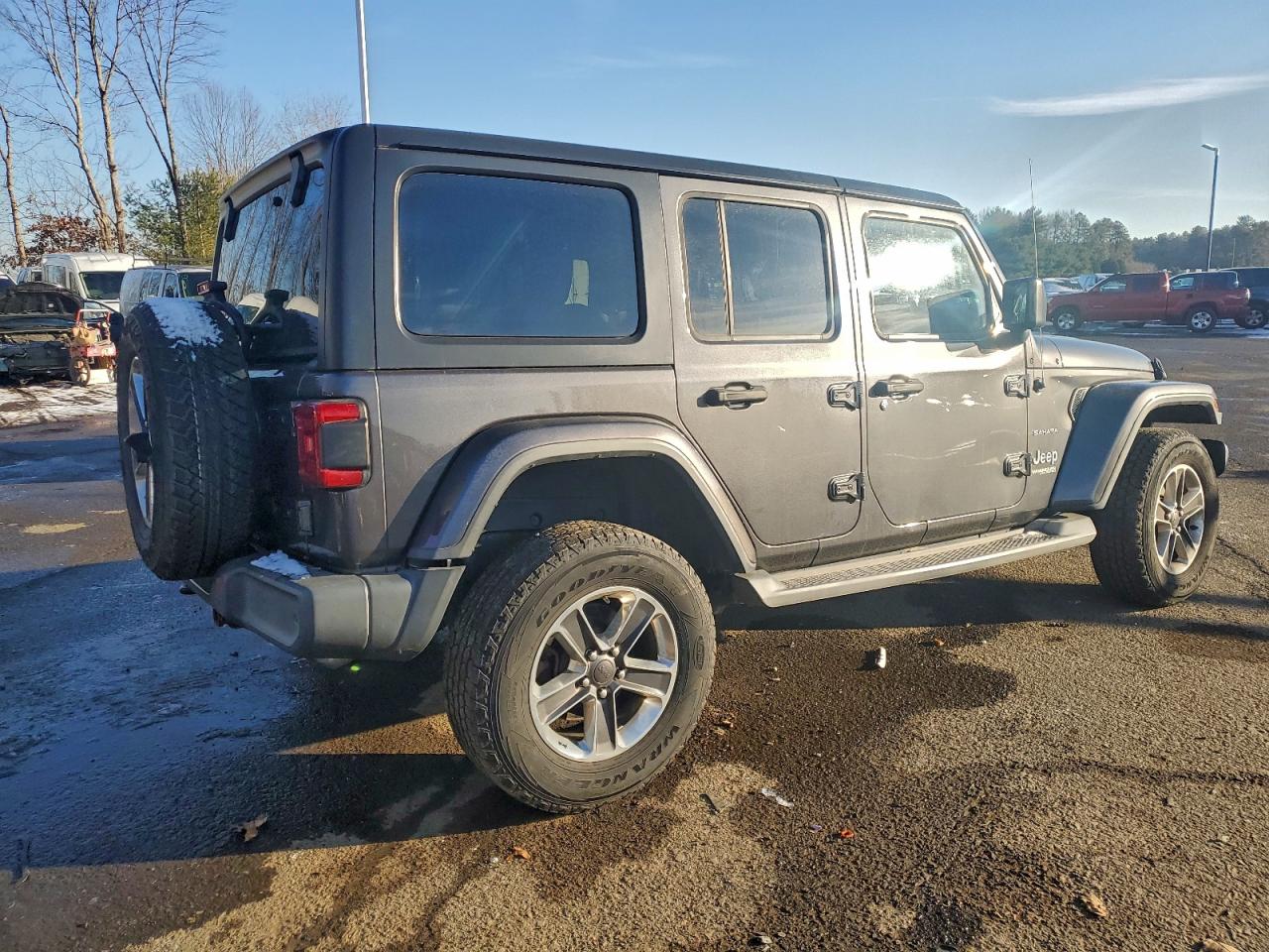 2018 JEEP WRANGLER UNLIMITED SAHARA photo 5