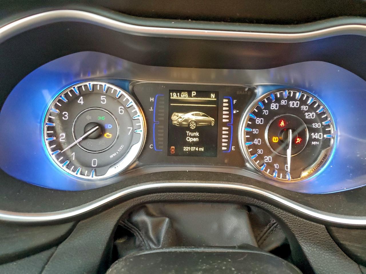 2015 CHRYSLER 200 LIMITED photo 9