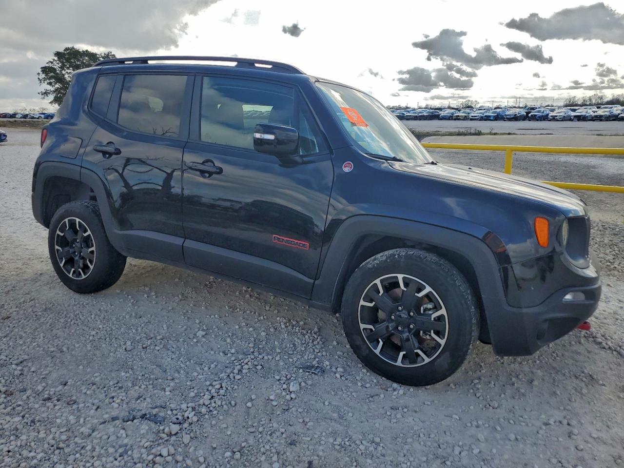 2023 JEEP RENEGADE TRAILHAWK photo 4