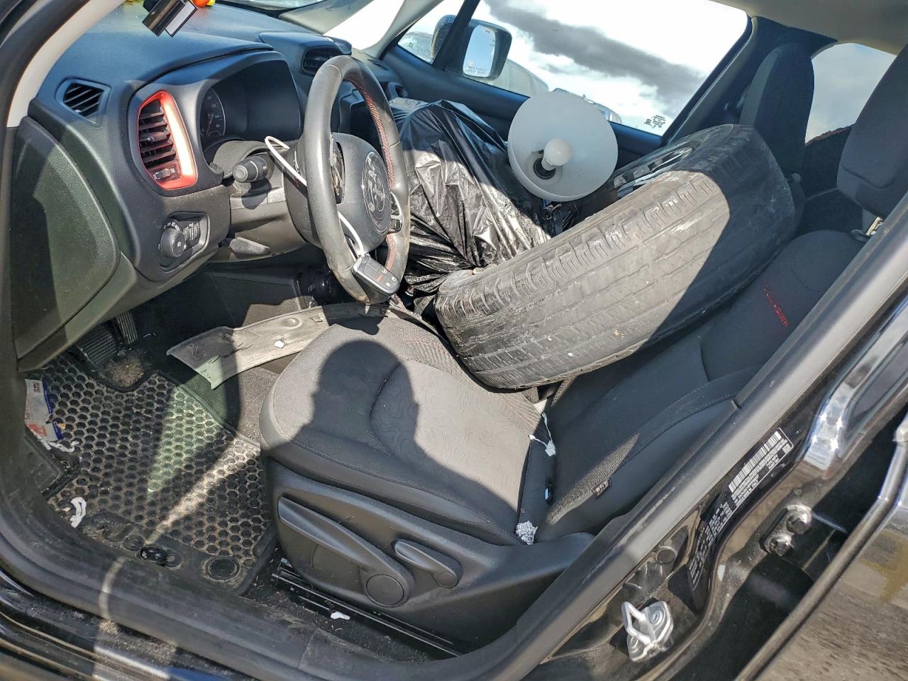 2023 JEEP RENEGADE TRAILHAWK photo 7