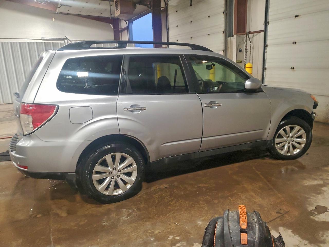 2013 SUBARU FORESTER LIMITED photo 3