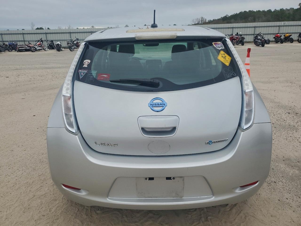 2013 NISSAN LEAF S photo 11