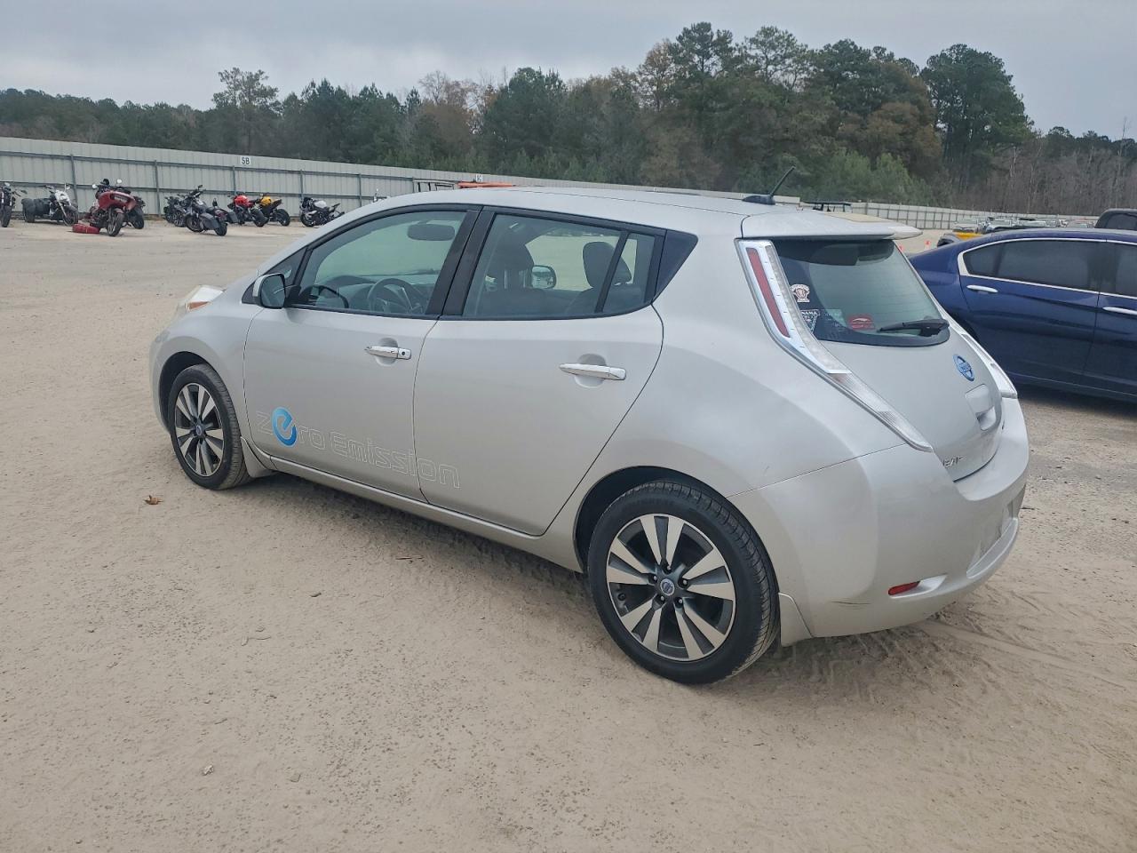 2013 NISSAN LEAF S photo 3