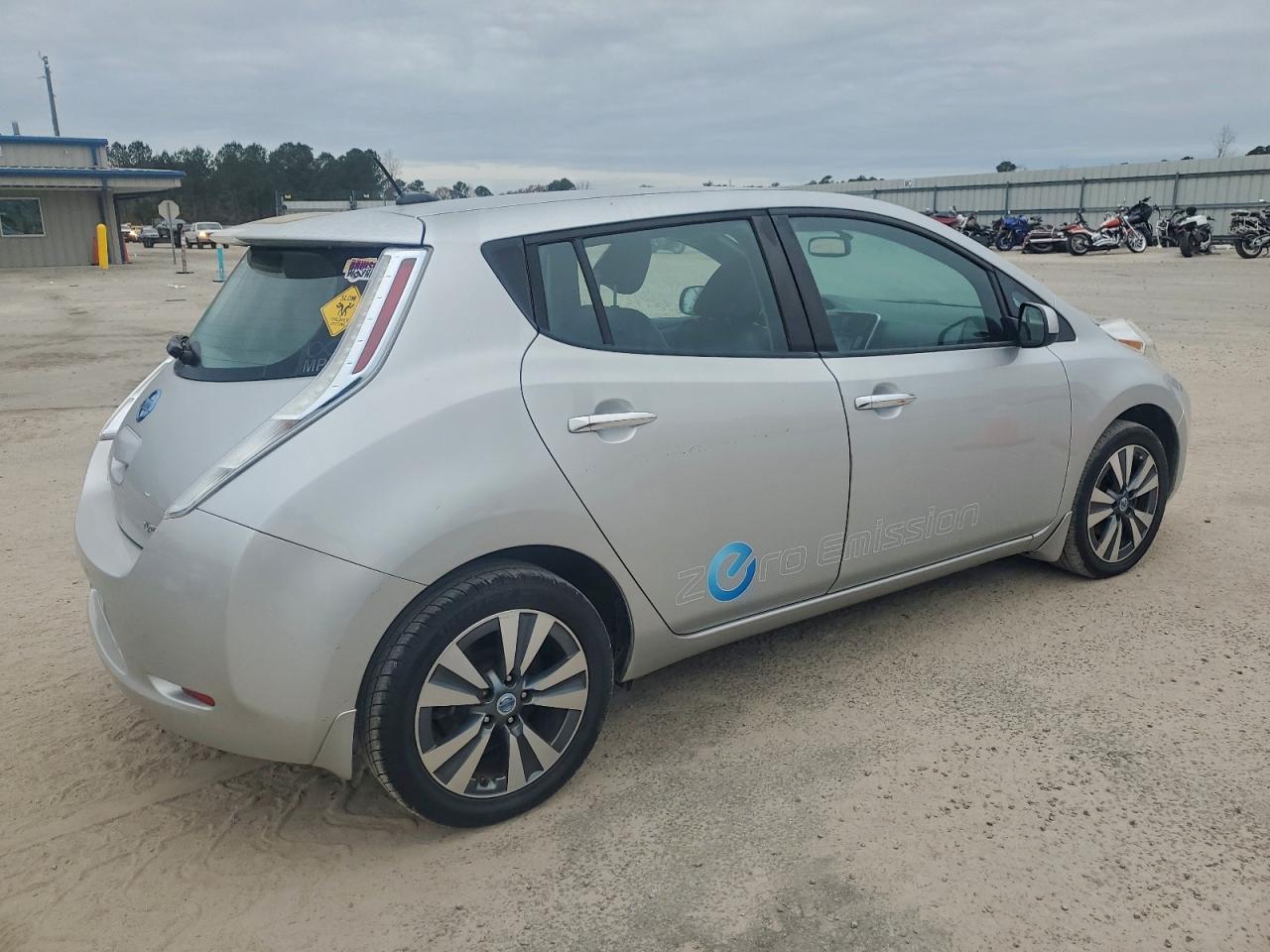 2013 NISSAN LEAF S photo 5