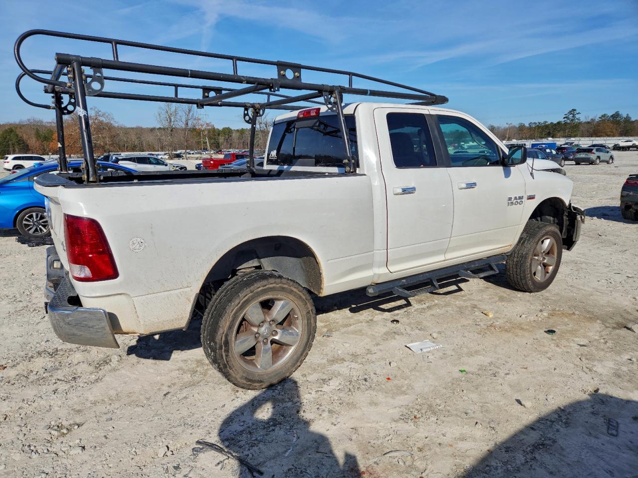 2015 RAM 1500 SLT photo 3