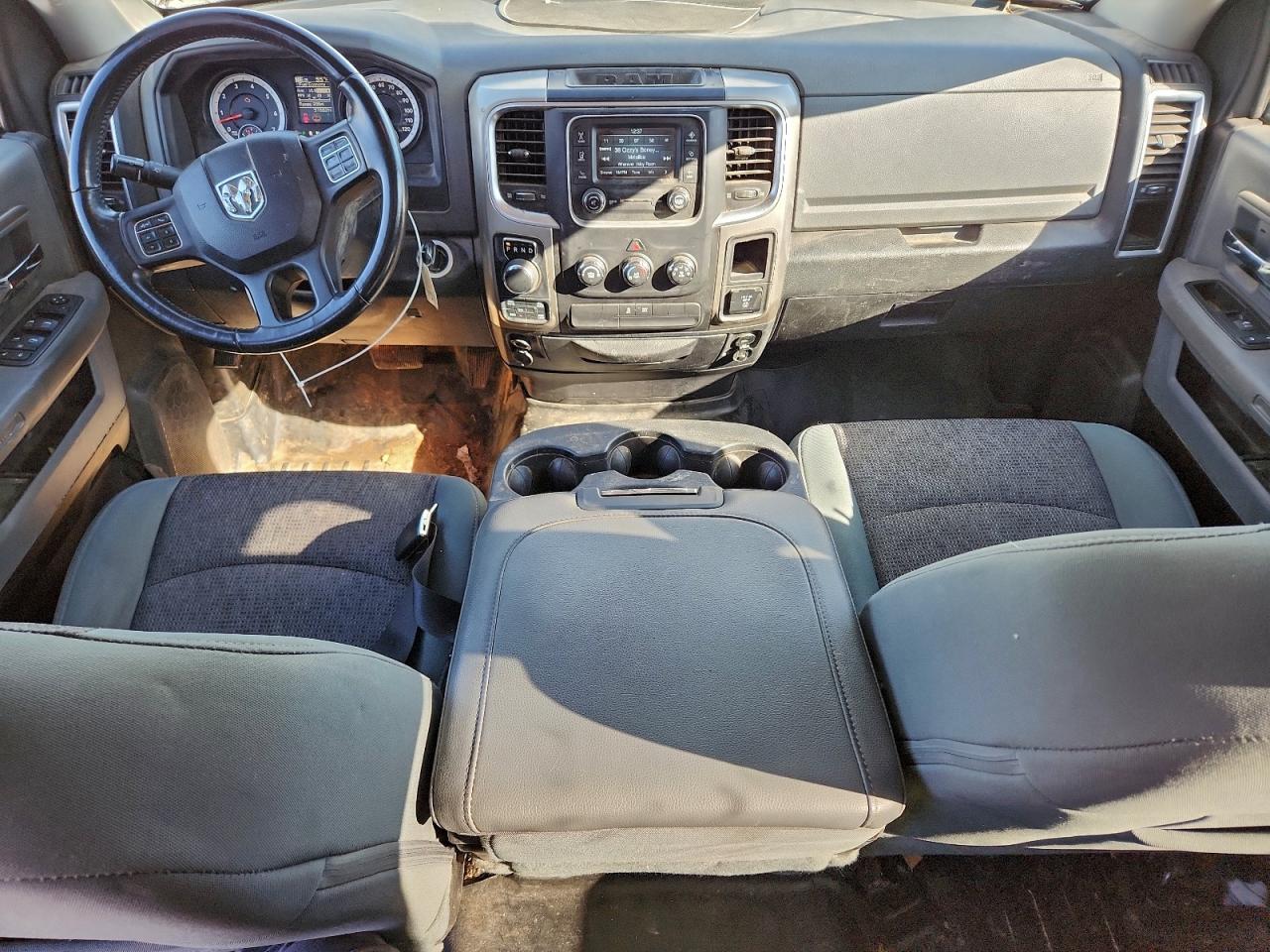 2015 RAM 1500 SLT photo 8