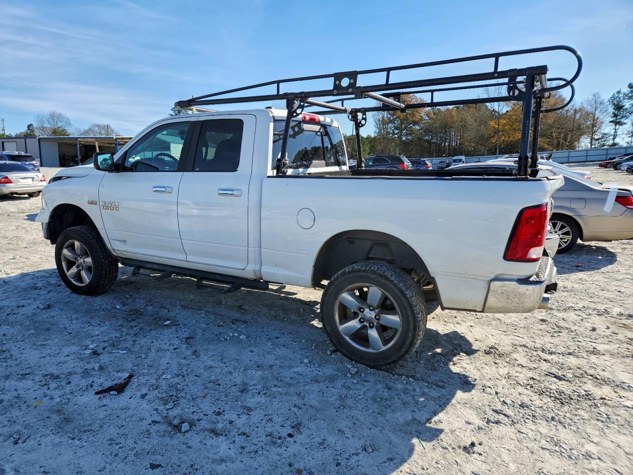 2015 RAM 1500 SLT photo 2