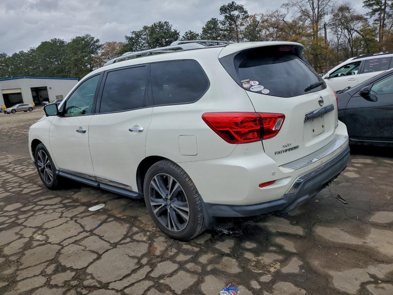 2017 NISSAN PATHFINDER S photo 2