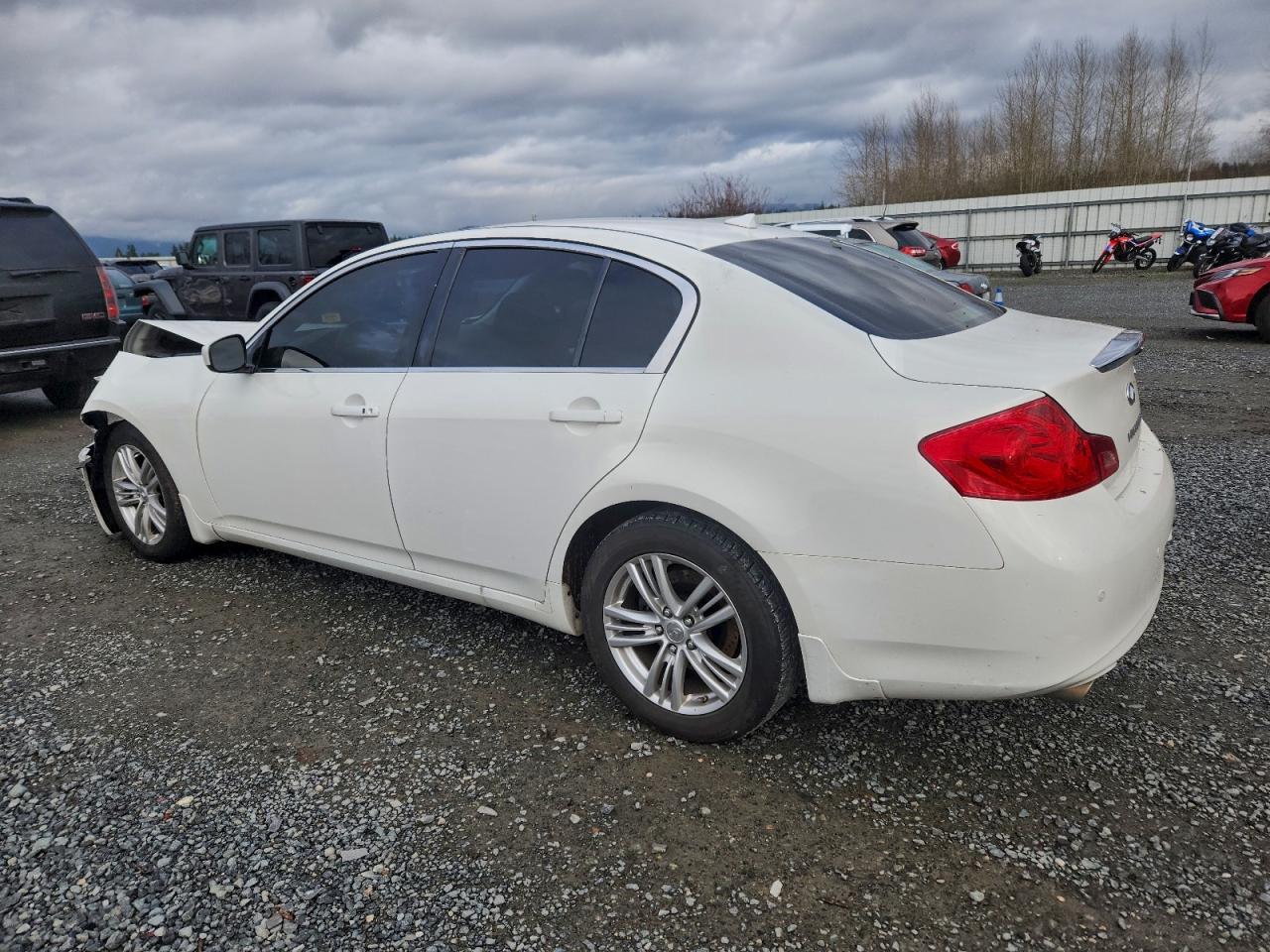 2012 INFINITI G37 photo 2
