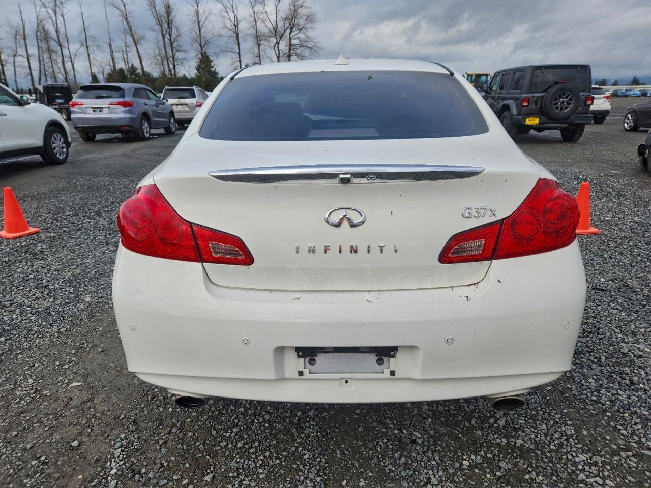 2012 INFINITI G37 photo 6