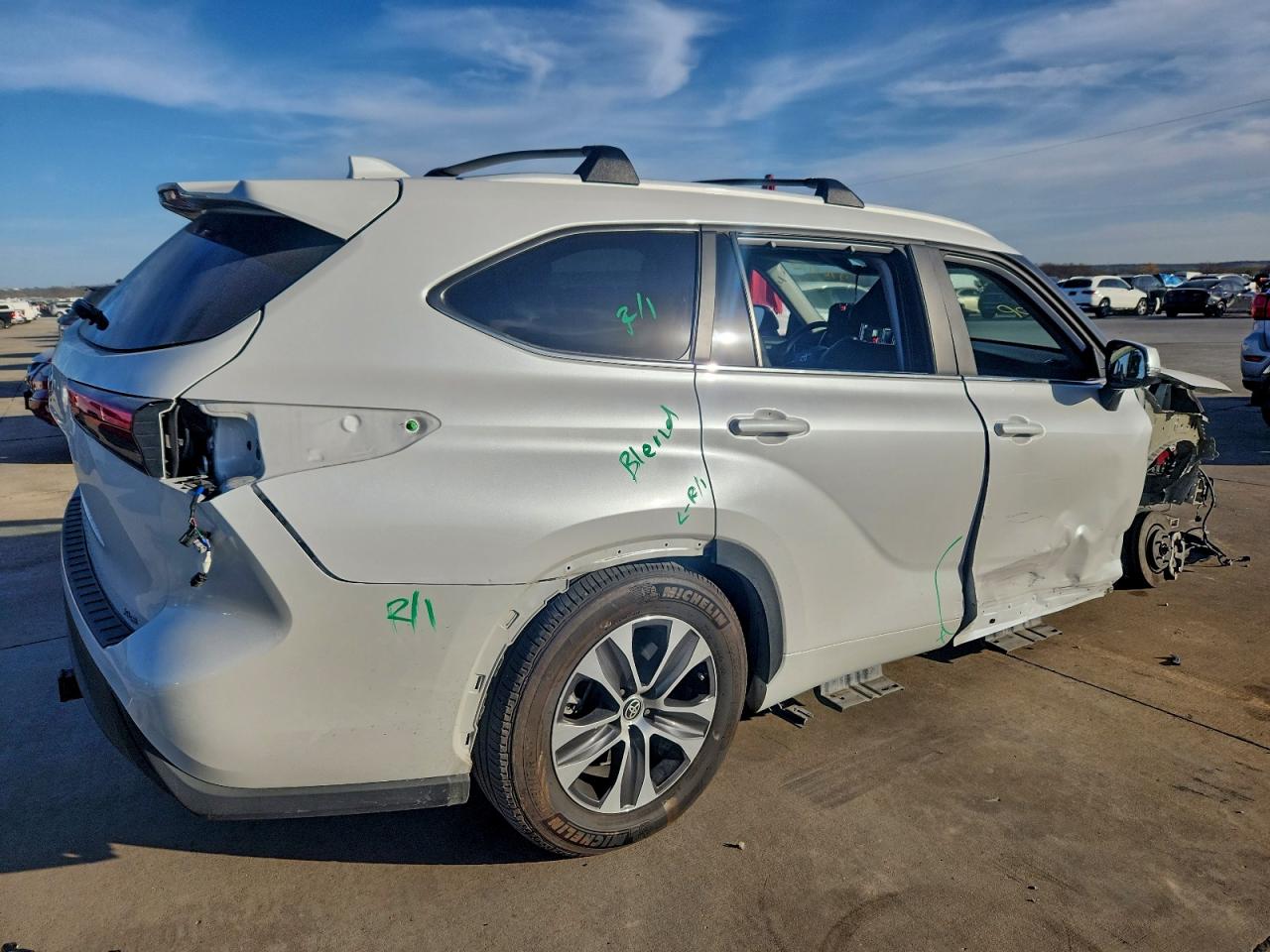 2023 TOYOTA HIGHLANDER L photo 3