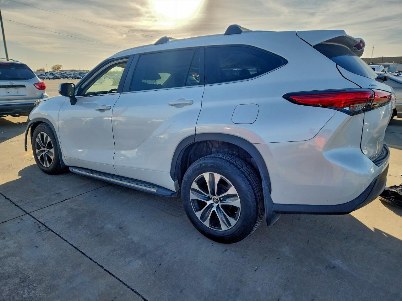 2023 TOYOTA HIGHLANDER L photo 2