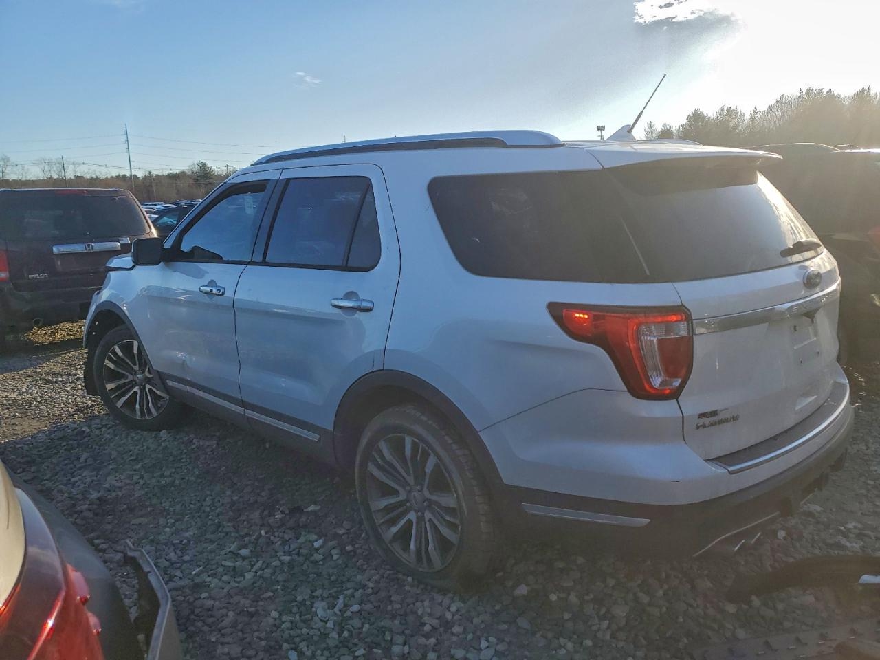 2018 FORD EXPLORER PLATINUM photo 3