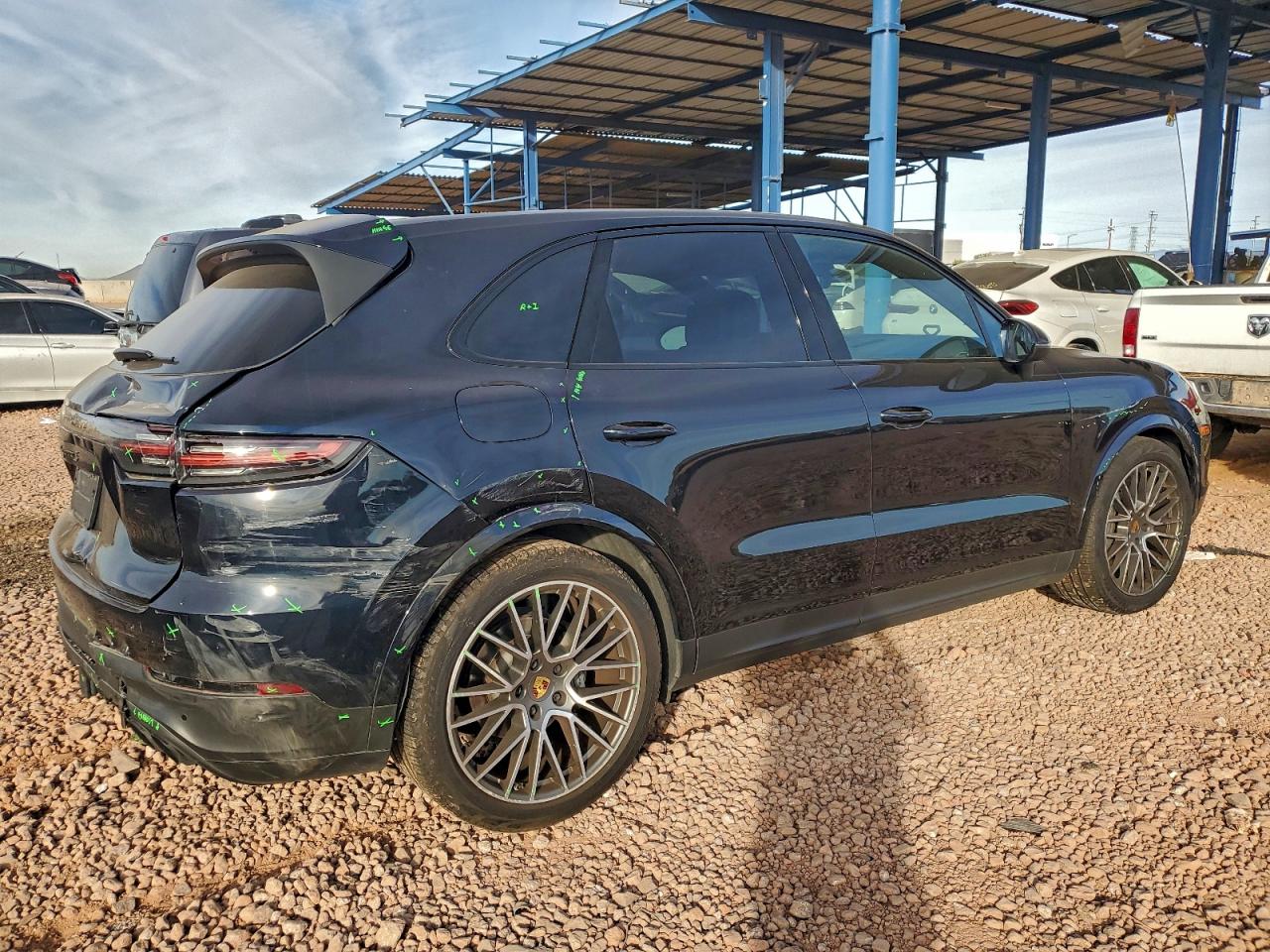 2023 PORSCHE CAYENNE S photo 3