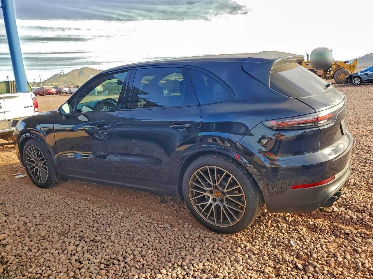 2023 PORSCHE CAYENNE S photo 2