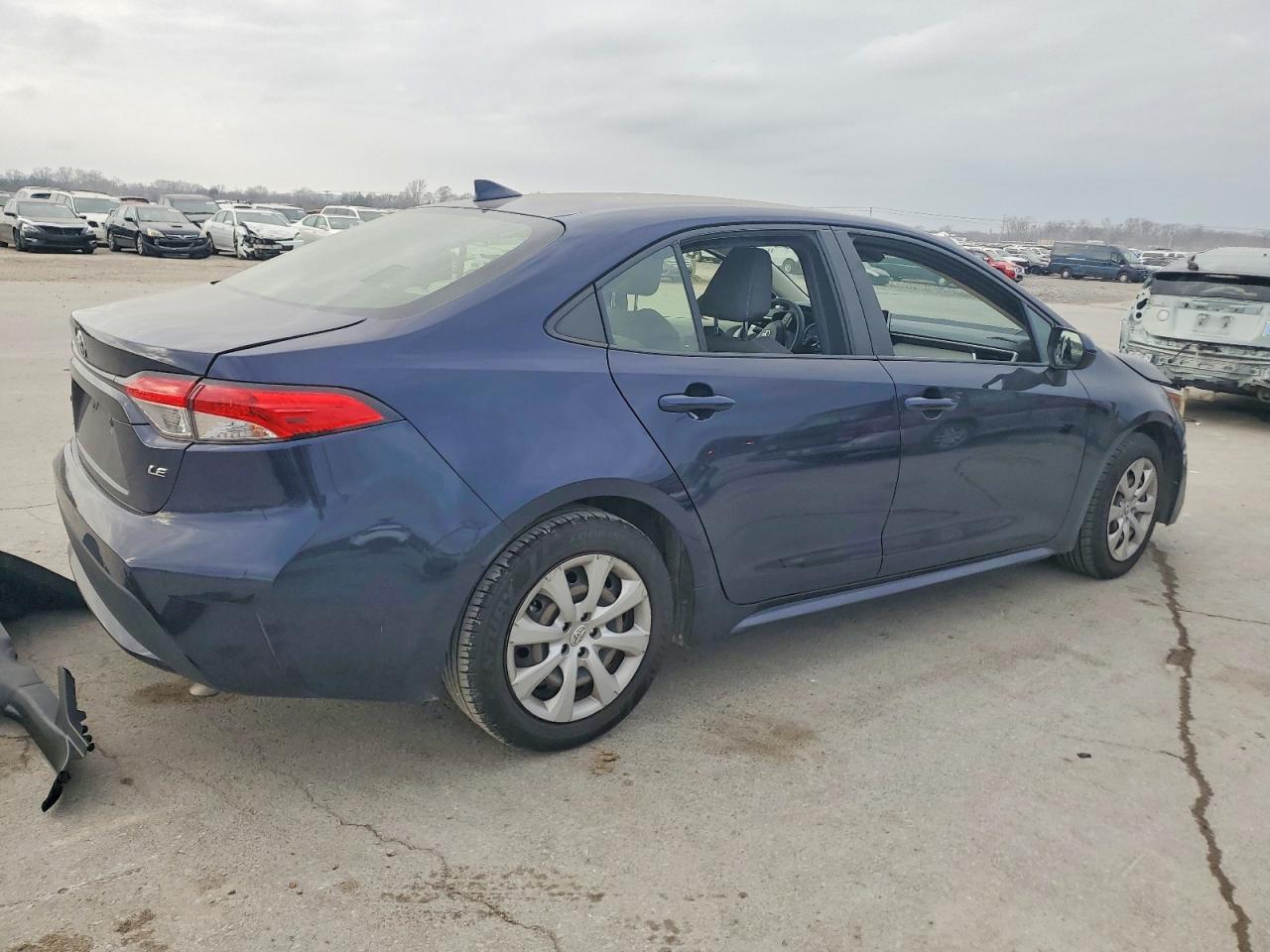 2021 TOYOTA COROLLA LE photo 3