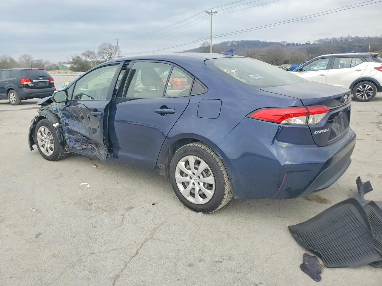 2021 TOYOTA COROLLA LE photo 2