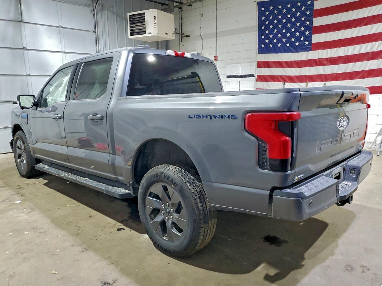 2024 FORD F150 LIGHTNING XLT photo 2