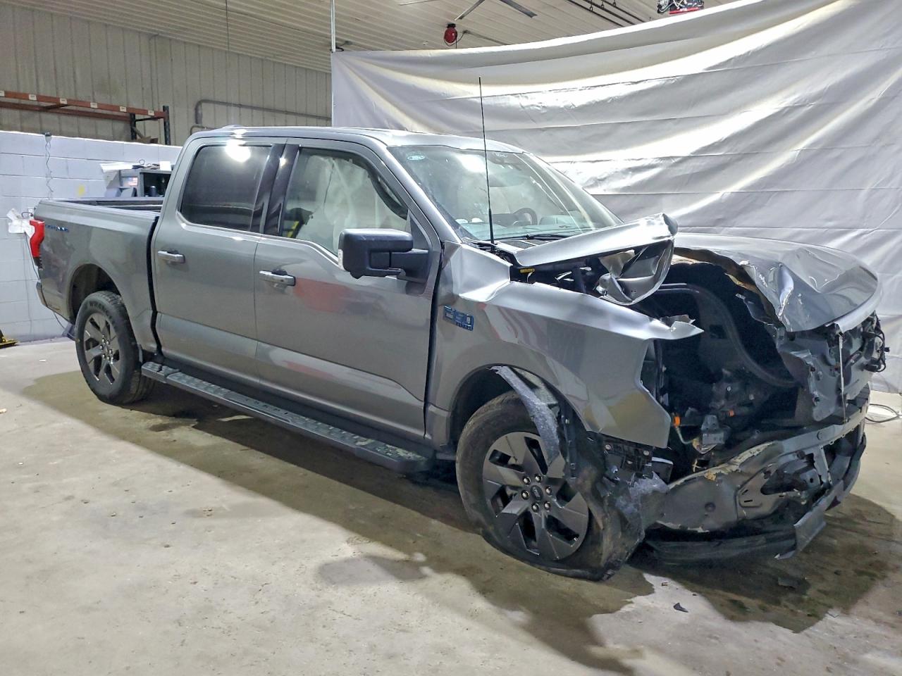 2024 FORD F150 LIGHTNING XLT photo 4