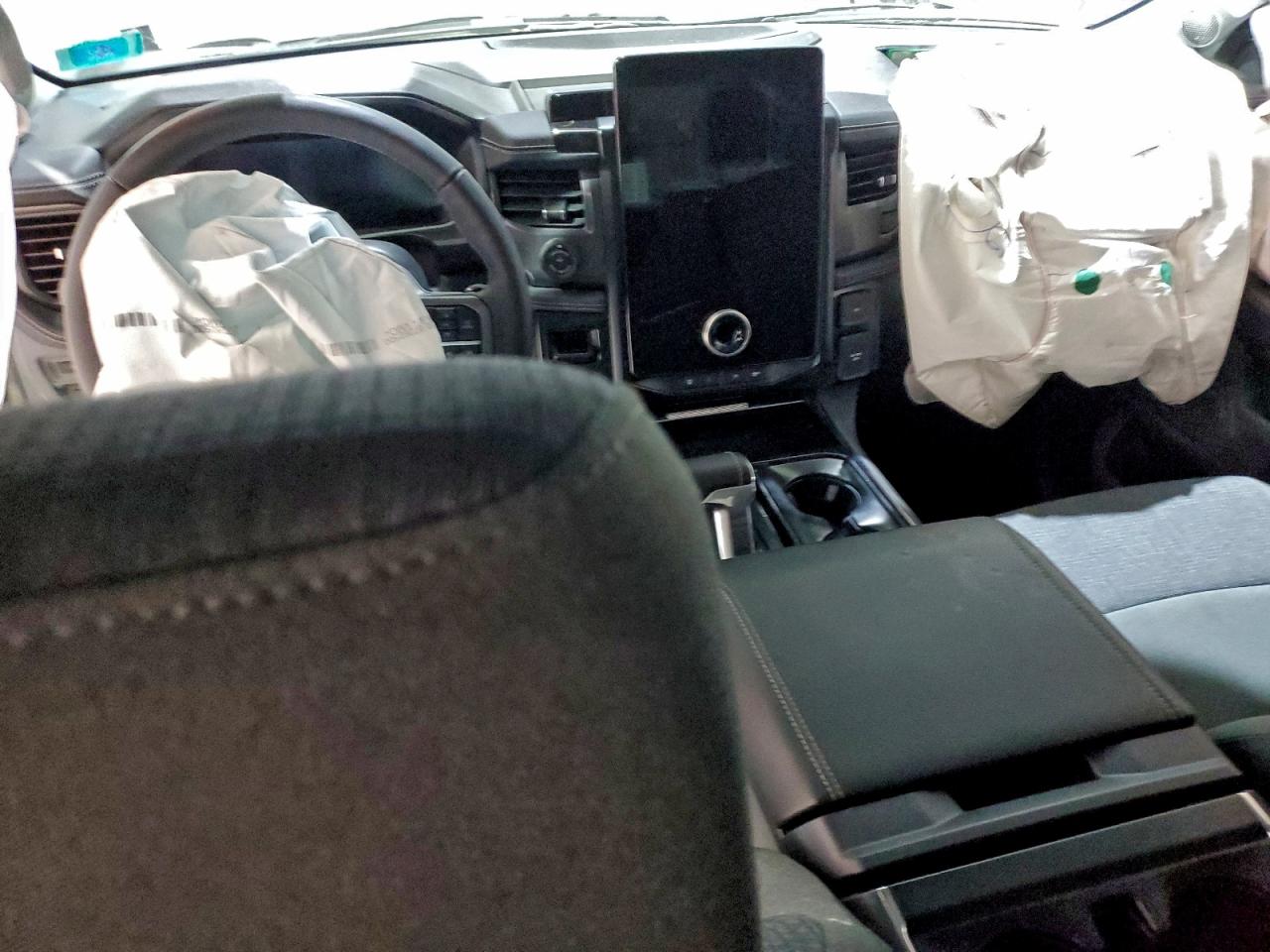 2024 FORD F150 LIGHTNING XLT photo 8