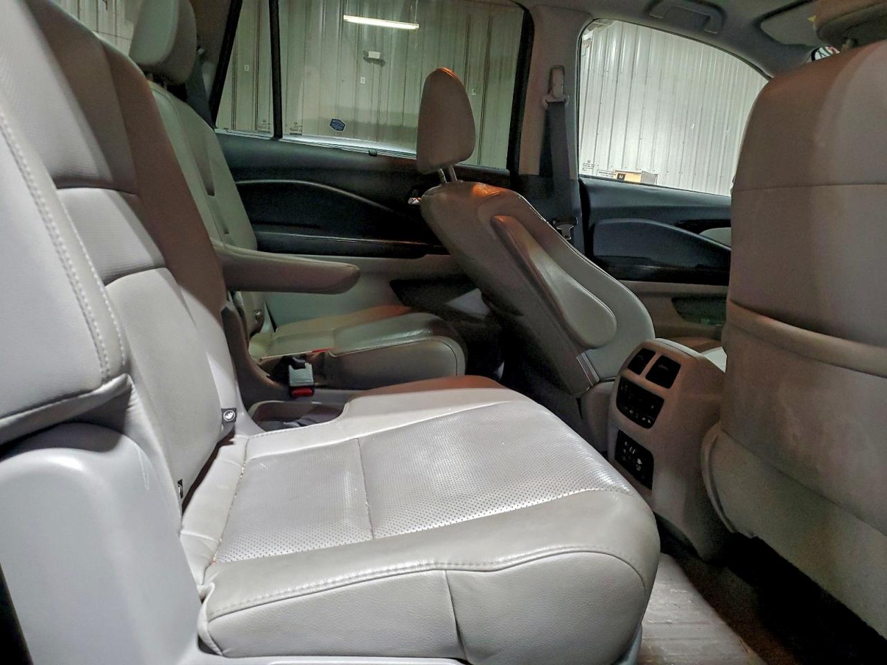 2016 HONDA PILOT ELITE photo 11
