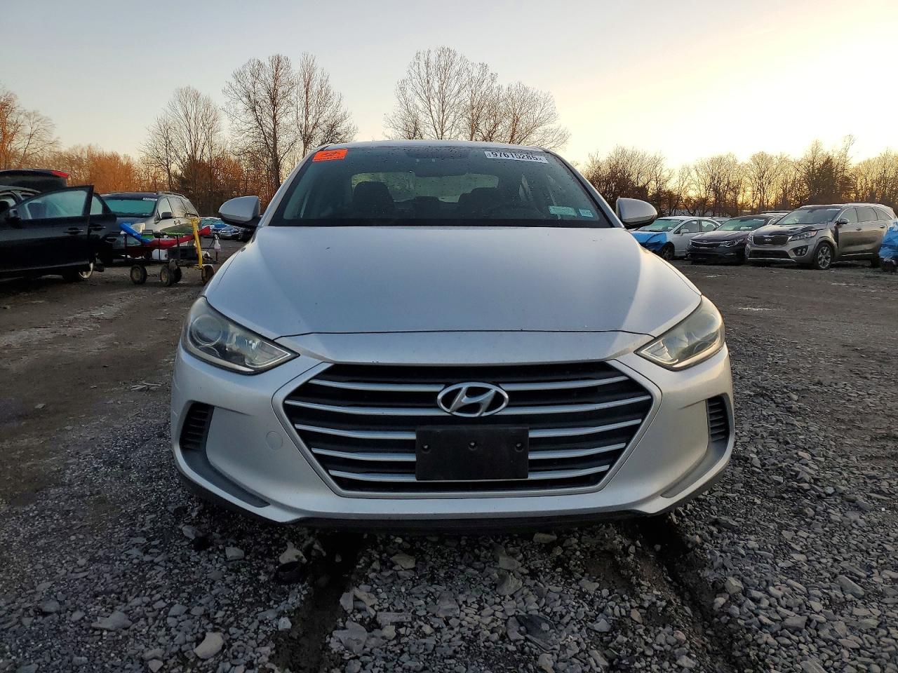 2017 HYUNDAI ELANTRA SE photo 5