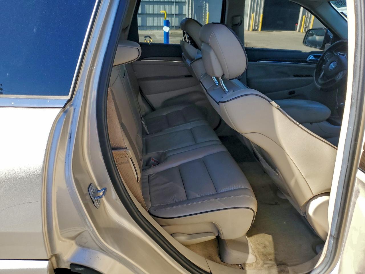 2014 JEEP GRAND CHEROKEE OVERLAND photo 11
