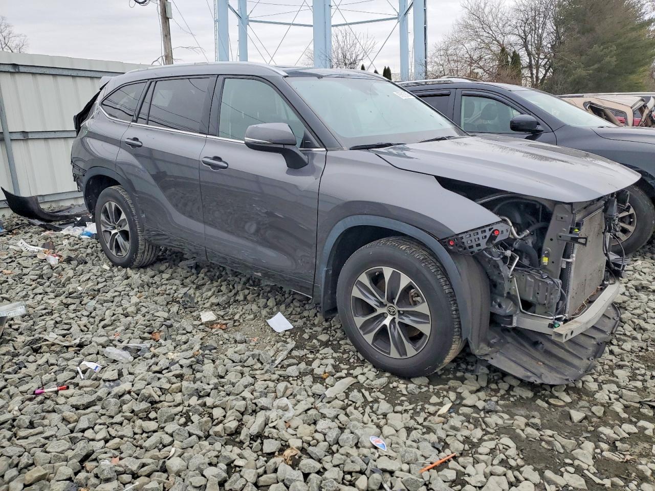 2022 TOYOTA HIGHLANDER XLE photo 4