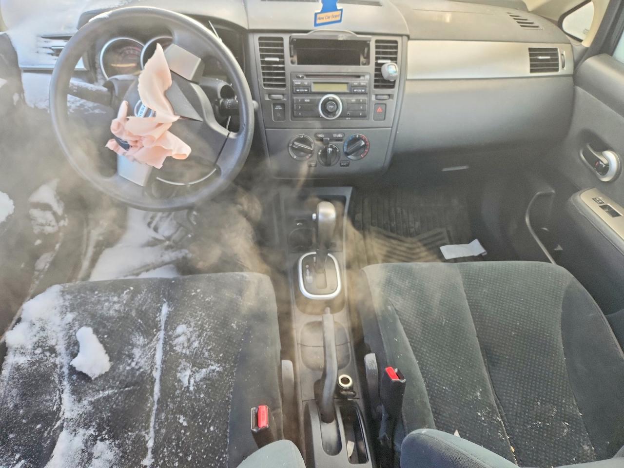 2011 NISSAN VERSA S photo 8