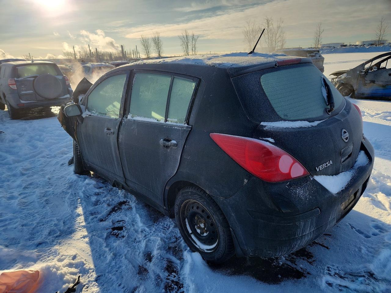 2011 NISSAN VERSA S photo 2