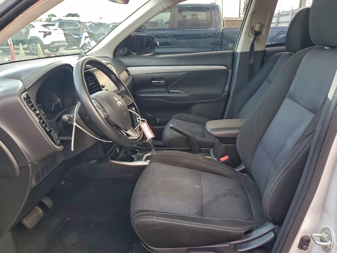 2018 MITSUBISHI OUTLANDER SE photo 7