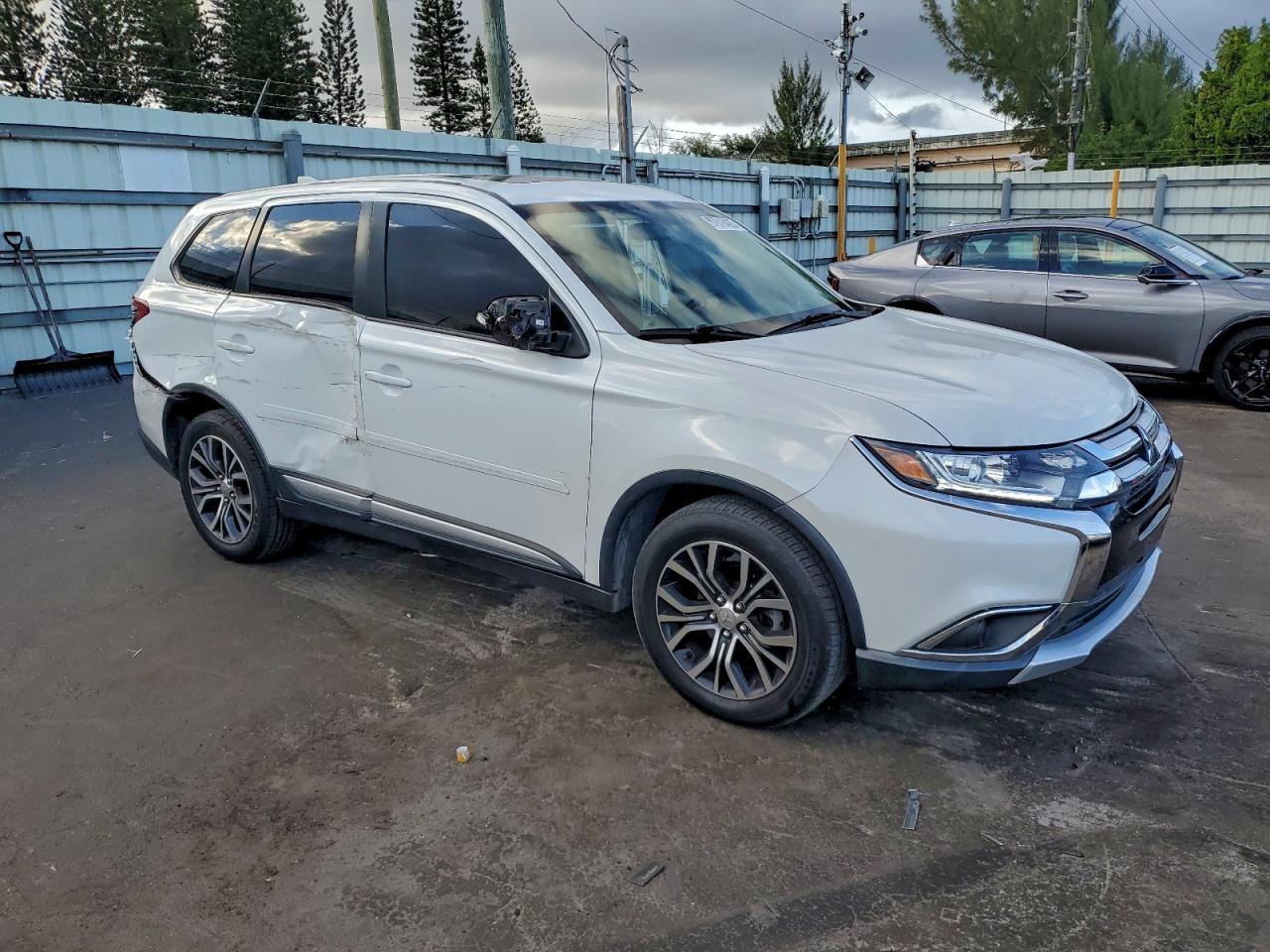 2018 MITSUBISHI OUTLANDER SE photo 4